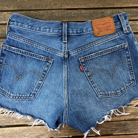Levi’s Shorts 👖 🩳 - Picture 2 of 2